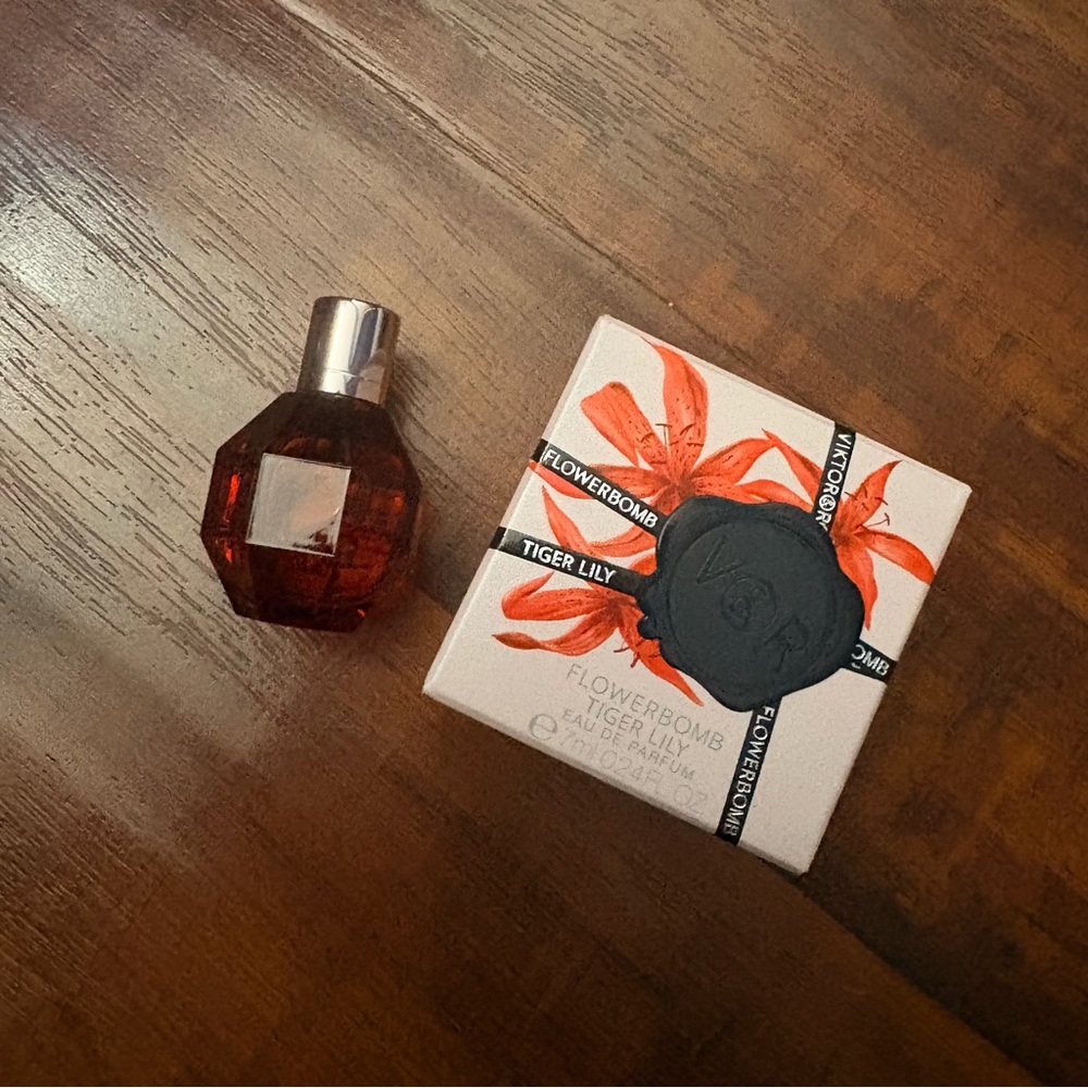 New in Box. VIKTOR&ROLF Flowerbomb Tiger Lily Eau de Parfum .24 oz Travel Size